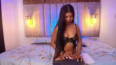 Snapshot of nayara_mystique chatting on 08/06/26, 03:25 NAYARA online show from 08/06/26, 03:25