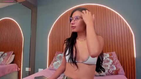 Naye  online show from 11/21/25, 04:33