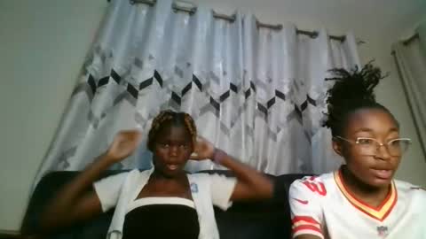 Snapshot of nayela_ chatting on 02/22/26, 11:09 nayela_ online show from 02/22/26, 11:09