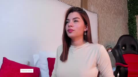 Mia  online show from 09/30/25, 04:17