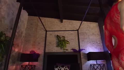 Nayla  online show from 12/05/25, 08:38