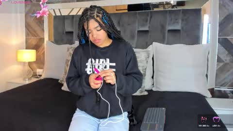 Snapshot of naylagrey chatting on 10/09/25, 11:41 online show from 10/09/25, 11:41