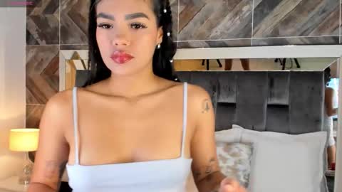 Snapshot of naylagrey chatting on 10/29/25, 11:34 online show from 10/29/25, 11:34