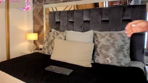 Snapshot of naylagrey chatting on 11/01/25, 01:24 online show from 11/01/25, 01:24