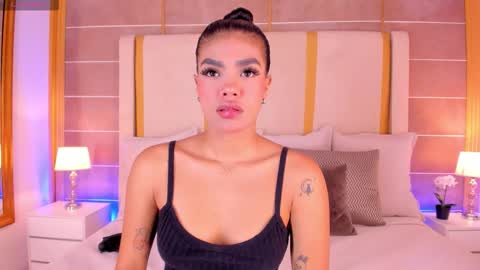 Snapshot of naylagrey chatting on 11/16/25, 11:38 online show from 11/16/25, 11:38