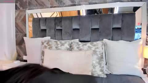 Snapshot of naylagrey chatting on 12/14/25, 11:37 online show from 12/14/25, 11:37