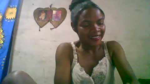 Snapshot of naylah313 chatting on 02/16/26, 04:19 Nayla online show from 02/16/26, 04:19