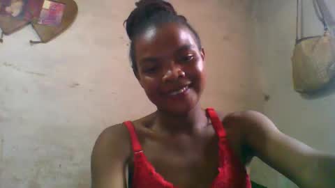 Snapshot of naylah313 chatting on 02/20/26, 09:32 Nayla online show from 02/20/26, 09:32