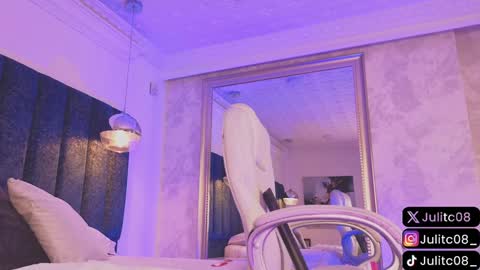 Snapshot of naylapot_ chatting on 01/21/25, 02:26 Juli online show from 01/21/25, 02:26