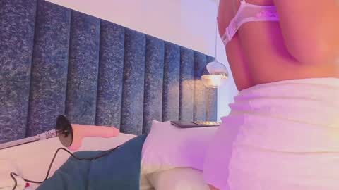 Snapshot of naylapot_ chatting on 02/02/25, 12:13 Juli online show from 02/02/25, 12:13