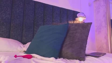 Snapshot of naylapot_ chatting on 02/08/25, 03:00 Juli online show from 02/08/25, 03:00