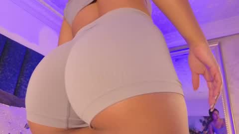 Snapshot of naylapot_ chatting on 02/19/25, 12:11 Juli online show from 02/19/25, 12:11