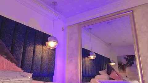 Snapshot of naylapot_ chatting on 02/23/25, 12:05 Juli online show from 02/23/25, 12:05