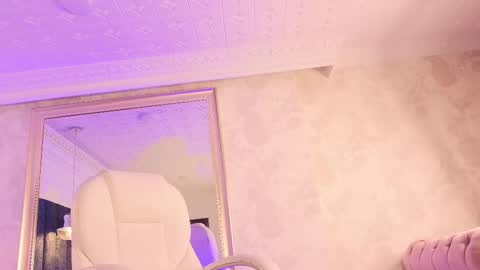 Snapshot of naylapot_ chatting on 03/12/25, 02:23 Juli online show from 03/12/25, 02:23