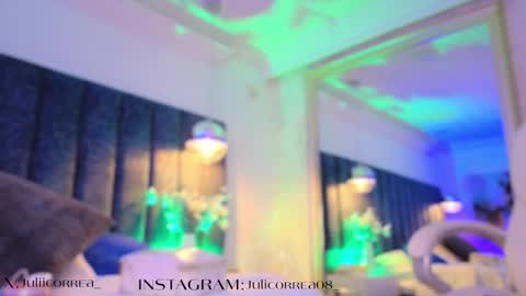 Snapshot of naylapot_ chatting on 09/13/25, 11:54 Juli online show from 09/13/25, 11:54