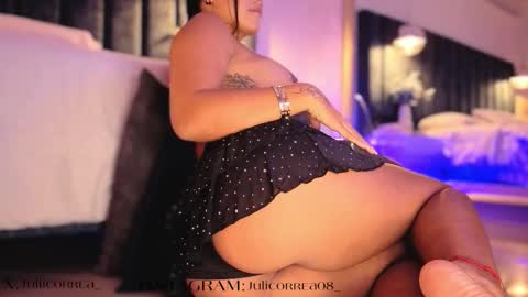 Snapshot of naylapot_ chatting on 10/16/25, 11:00 Juli online show from 10/16/25, 11:00