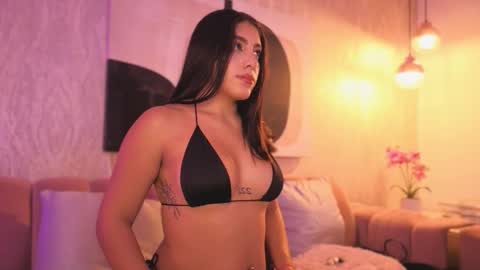 Snapshot of naylapot_ chatting on 02/21/26, 11:55 Juli online show from 02/21/26, 11:55