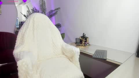 Hellen online show from 03/05/25, 10:21