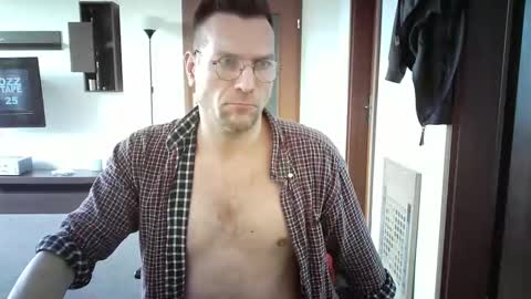 Snapshot of needfullthx chatting on 03/05/25, 08:21 Sebastian online show from 03/05/25, 08:21