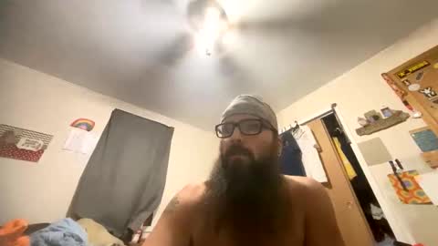 Snapshot of needu802318 chatting on 05/05/26, 06:32 Easy E online show from 05/05/26, 06:32