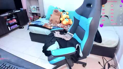 Snapshot of neeko_lol_ chatting on 09/09/25, 11:04 Geek Nicole im Neeko UwU online show from 09/09/25, 11:04