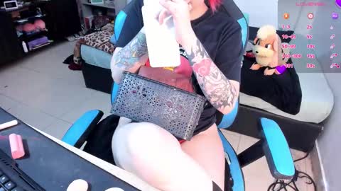 Snapshot of neeko_lol_ chatting on 09/20/25, 07:09 Geek Nicole im Neeko UwU online show from 09/20/25, 07:09