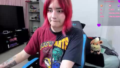 Snapshot of neeko_lol_ chatting on 09/21/25, 07:54 Geek Nicole im Neeko UwU online show from 09/21/25, 07:54