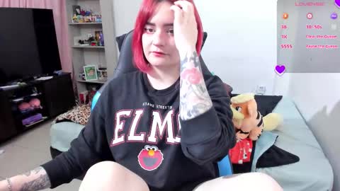 Snapshot of neeko_lol_ chatting on 10/01/25, 10:21 Geek Nicole im Neeko UwU online show from 10/01/25, 10:21