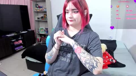 Snapshot of neeko_lol_ chatting on 10/02/25, 11:06 Geek Nicole im Neeko UwU online show from 10/02/25, 11:06