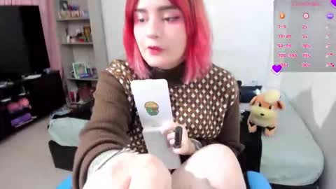 Snapshot of neeko_lol_ chatting on 10/11/25, 07:01 Geek Nicole im Neeko UwU online show from 10/11/25, 07:01