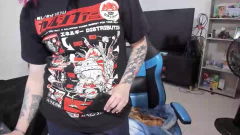 Snapshot of neeko_lol_ chatting on 12/16/25, 06:46 Geek Nicole im Neeko UwU online show from 12/16/25, 06:46