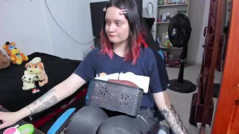 Geek Nicole    im Neeko UwU online show from 04/19/26, 12:26