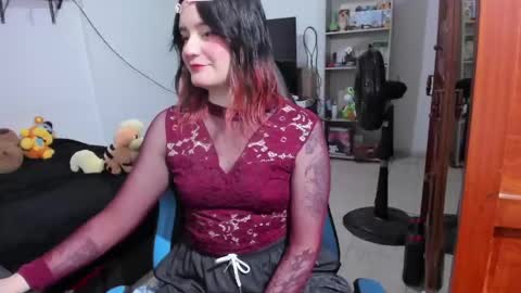 Snapshot of neeko_lol_ chatting on 04/24/26, 01:35 Geek Nicole im Neeko UwU online show from 04/24/26, 01:35