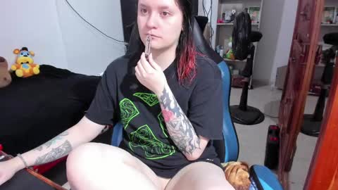 Snapshot of neeko_lol_ chatting on 05/03/26, 11:55 Geek Nicole im Neeko UwU online show from 05/03/26, 11:55