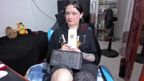Snapshot of neeko_lol_ chatting on 05/04/26, 09:55 Geek Nicole im Neeko UwU online show from 05/04/26, 09:55