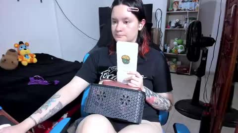 Snapshot of neeko_lol_ chatting on 05/24/26, 10:04 Geek Nicole im Neeko UwU online show from 05/24/26, 10:04