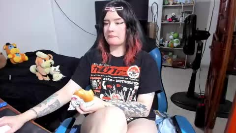 Snapshot of neeko_lol_ chatting on 05/26/26, 12:06 Geek Nicole im Neeko UwU online show from 05/26/26, 12:06
