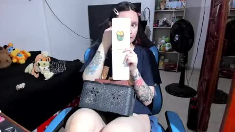 Snapshot of neeko_lol_ chatting on 05/27/26, 11:02 Geek Nicole im Neeko UwU online show from 05/27/26, 11:02