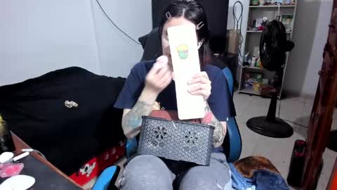 Snapshot of neeko_lol_ chatting on 06/02/26, 12:18 Geek Nicole im Neeko UwU online show from 06/02/26, 12:18