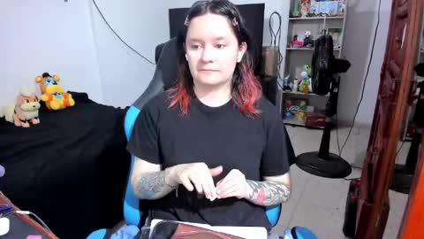 Snapshot of neeko_lol_ chatting on 06/04/26, 12:33 Geek Nicole im Neeko UwU online show from 06/04/26, 12:33
