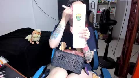Snapshot of neeko_lol_ chatting on 06/05/26, 12:33 Geek Nicole im Neeko UwU online show from 06/05/26, 12:33