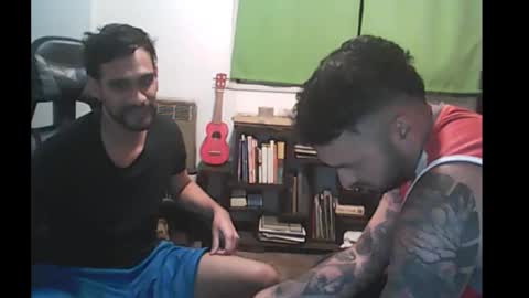 Snapshot of nefe7 chatting on 12/16/25, 02:49 Nek y Ema online show from 12/16/25, 02:49