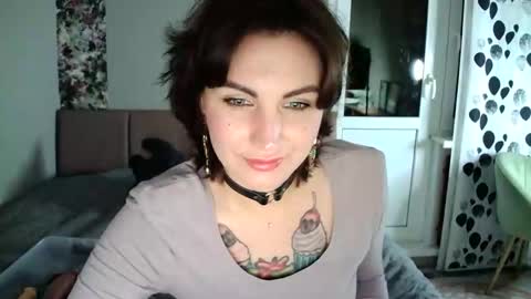 nefertiti_queen online show from 09/11/25, 09:04