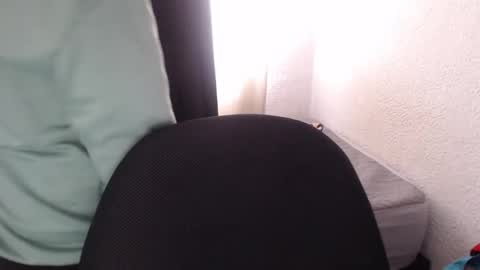 Zoe online show from 12/21/25, 01:18