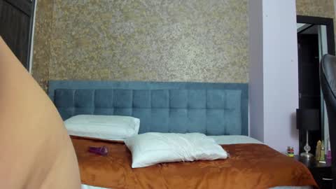 neith_xue online show from 12/17/24, 03:39