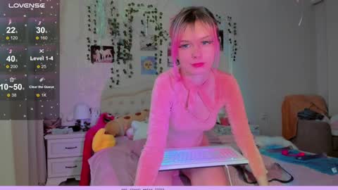 neko_kitsune online show from 12/17/24, 12:33