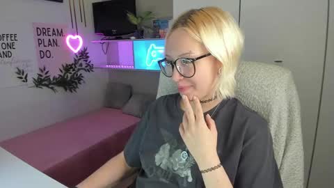 Kate online show from 05/19/26, 01:56