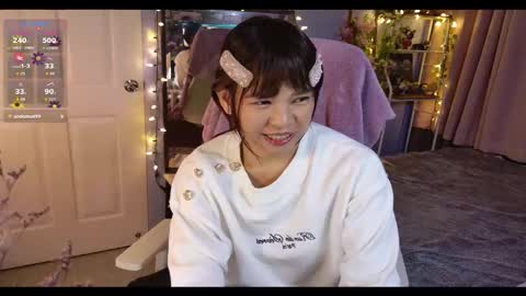 Snapshot of nekolicious143 chatting on 12/04/25, 08:23 Neko online show from 12/04/25, 08:23