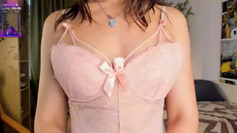 Snapshot of neldaestey chatting on 09/21/25, 07:10 Vicky and Beatrice online show from 09/21/25, 07:10