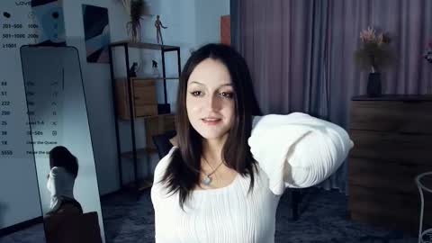 Snapshot of neldaestey chatting on 10/22/25, 08:14 Vicky and Beatrice online show from 10/22/25, 08:14